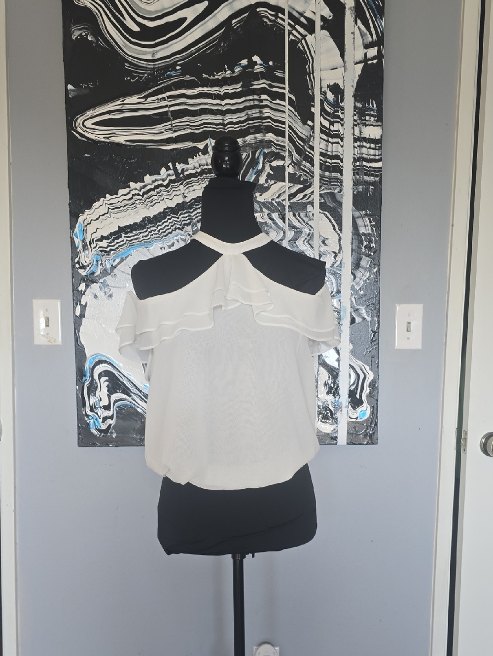 Sweet Pea by Stacy Frati White Ruffle Cold-Shoulder Halter Blouse